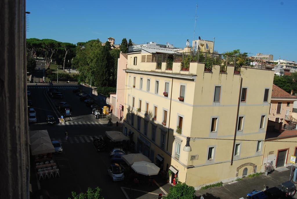 Bed and Breakfast Su Al Celio - Colosseo Рим Номер фото